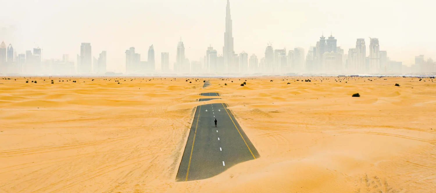 Шторм в эмиратах. Песчаная буря в ОАЭ. Абу Даби песчаные бури. Бурдж Халифа Песчаная буря. Песчаная буря в Дубае 2022г.
